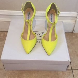 Steve Madden Neon Yellow heels size 6